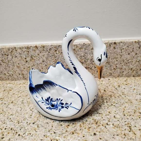 Ceramic Swan Planter, made in Portugal, Hand Painted Blue and White Floral 592 - Picture 1 of 8